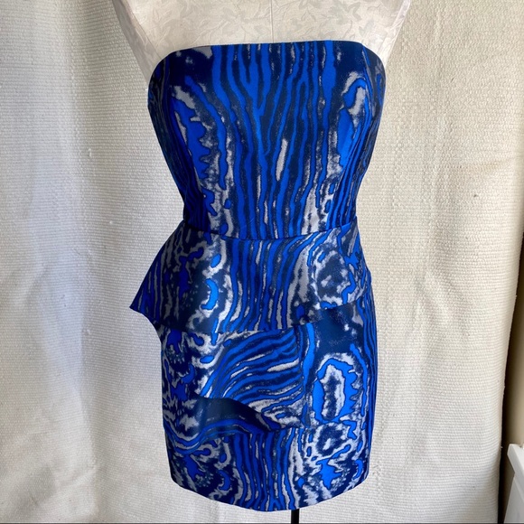 bebe Dresses & Skirts - Bebe S Swirl Print Strapless Mini Dress Blue Black